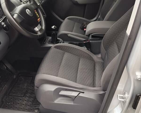 Серый Фольксваген Туран, объемом двигателя 1.6 л и пробегом 254 тыс. км за 7650 $, фото 42 на Automoto.ua