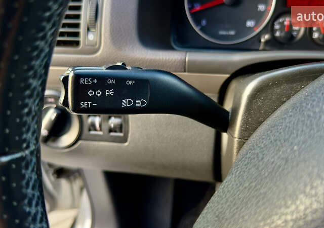 Сірий Фольксваген Туран, об'ємом двигуна 1.6 л та пробігом 218 тис. км за 8400 $, фото 27 на Automoto.ua