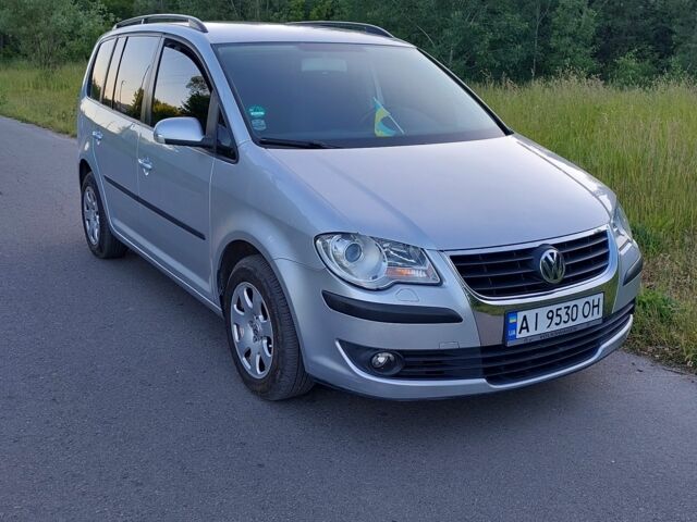 Серый Фольксваген Туран, объемом двигателя 1.4 л и пробегом 200 тыс. км за 7000 $, фото 2 на Automoto.ua