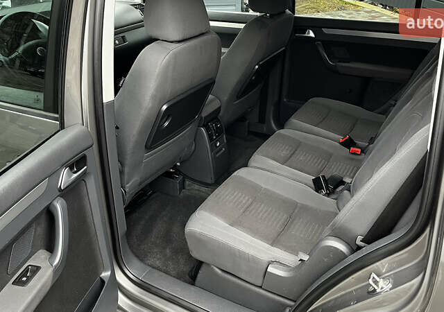 Сірий Фольксваген Туран, об'ємом двигуна 1.97 л та пробігом 302 тис. км за 8000 $, фото 9 на Automoto.ua