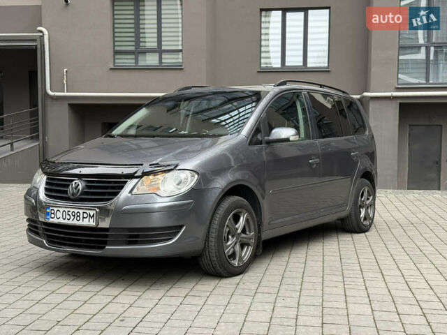 Серый Фольксваген Туран, объемом двигателя 1.9 л и пробегом 282 тыс. км за 6900 $, фото 5 на Automoto.ua