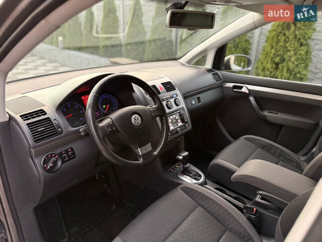 Сірий Фольксваген Туран, об'ємом двигуна 1.9 л та пробігом 221 тис. км за 6600 $, фото 23 на Automoto.ua