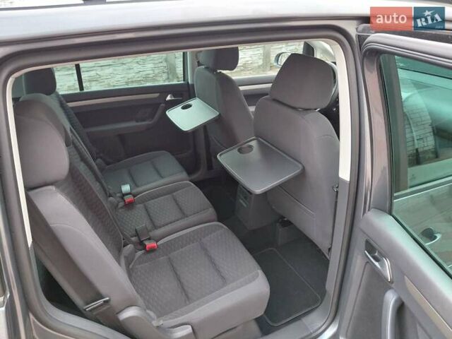 Серый Фольксваген Туран, объемом двигателя 1.6 л и пробегом 196 тыс. км за 7499 $, фото 16 на Automoto.ua