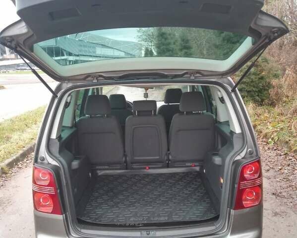 Серый Фольксваген Туран, объемом двигателя 1.4 л и пробегом 217 тыс. км за 7200 $, фото 5 на Automoto.ua