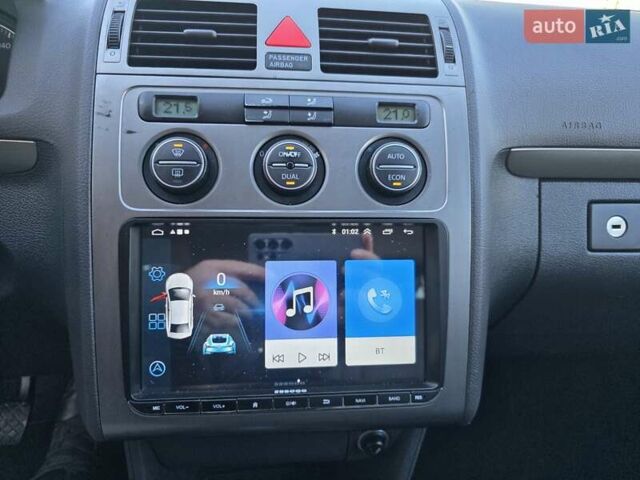 Серый Фольксваген Туран, объемом двигателя 1.6 л и пробегом 225 тыс. км за 6700 $, фото 49 на Automoto.ua