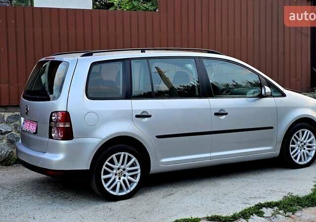 Сірий Фольксваген Туран, об'ємом двигуна 1.6 л та пробігом 225 тис. км за 7777 $, фото 14 на Automoto.ua