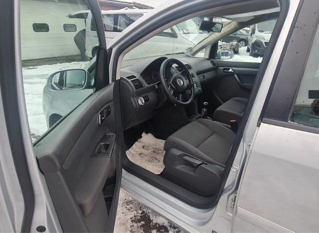 Серый Фольксваген Туран, объемом двигателя 0 л и пробегом 300 тыс. км за 3350 $, фото 4 на Automoto.ua