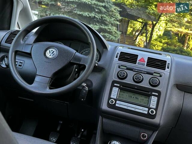Сірий Фольксваген Туран, об'ємом двигуна 1.6 л та пробігом 230 тис. км за 6750 $, фото 100 на Automoto.ua