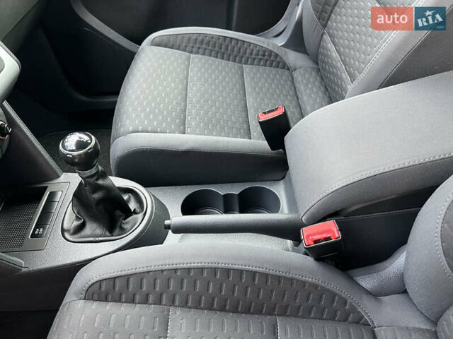 Серый Фольксваген Туран, объемом двигателя 1.6 л и пробегом 217 тыс. км за 8200 $, фото 46 на Automoto.ua