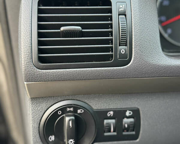 Серый Фольксваген Туран, объемом двигателя 1.4 л и пробегом 210 тыс. км за 5899 $, фото 79 на Automoto.ua