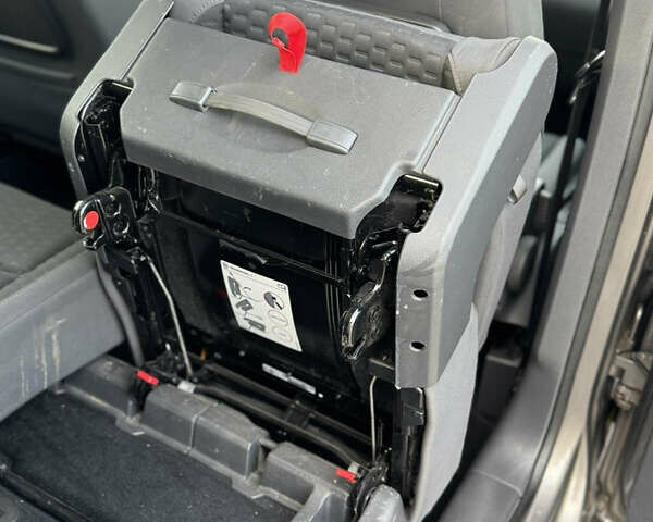 Серый Фольксваген Туран, объемом двигателя 1.4 л и пробегом 210 тыс. км за 5899 $, фото 60 на Automoto.ua