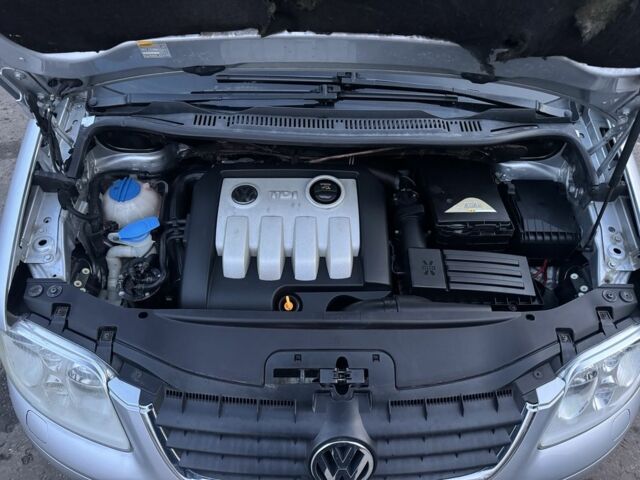 Серый Фольксваген Туран, объемом двигателя 1.9 л и пробегом 250 тыс. км за 3450 $, фото 22 на Automoto.ua