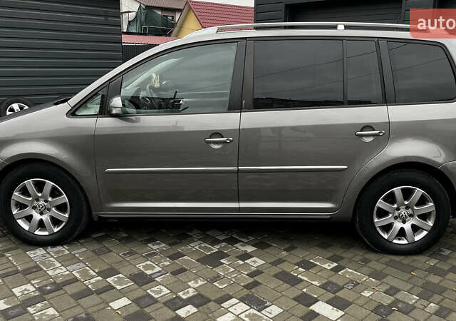 Сірий Фольксваген Туран, об'ємом двигуна 1.97 л та пробігом 302 тис. км за 8000 $, фото 7 на Automoto.ua