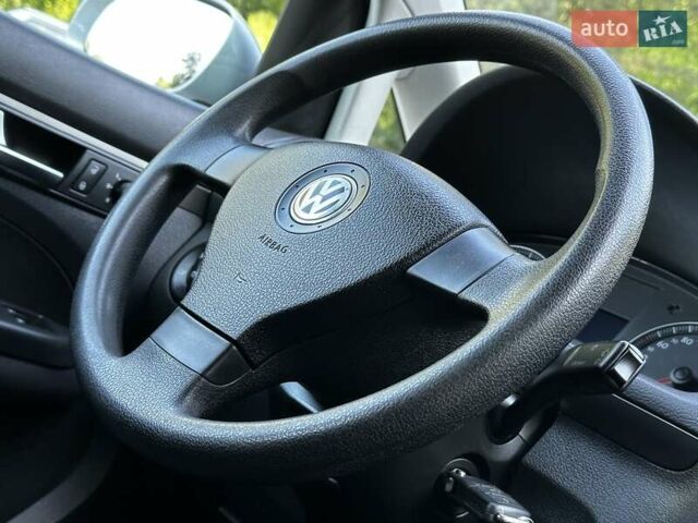 Сірий Фольксваген Туран, об'ємом двигуна 1.6 л та пробігом 230 тис. км за 6750 $, фото 88 на Automoto.ua