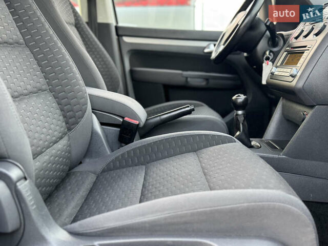 Серый Фольксваген Туран, объемом двигателя 1.4 л и пробегом 210 тыс. км за 5899 $, фото 72 на Automoto.ua