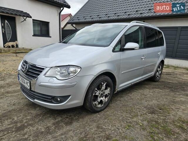 Сірий Фольксваген Туран, об'ємом двигуна 1.97 л та пробігом 315 тис. км за 7100 $, фото 2 на Automoto.ua
