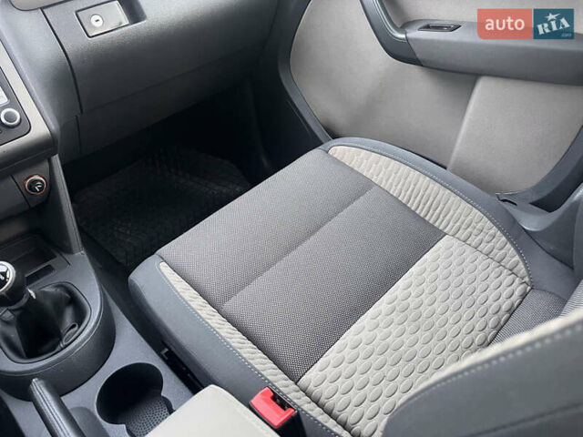 Сірий Фольксваген Туран, об'ємом двигуна 1.4 л та пробігом 48 тис. км за 8999 $, фото 38 на Automoto.ua