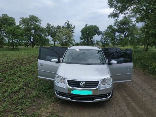 Серый Фольксваген Туран, объемом двигателя 1.4 л и пробегом 216 тыс. км за 6600 $, фото 6 на Automoto.ua