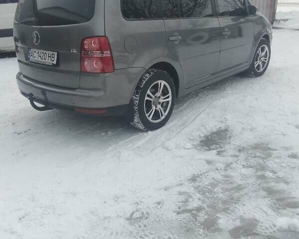 Сірий Фольксваген Туран, об'ємом двигуна 1.4 л та пробігом 300 тис. км за 6500 $, фото 7 на Automoto.ua
