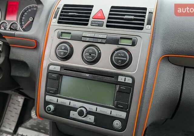 Серый Фольксваген Туран, объемом двигателя 1.39 л и пробегом 211 тыс. км за 5500 $, фото 12 на Automoto.ua