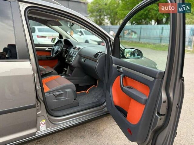 Серый Фольксваген Туран, объемом двигателя 1.39 л и пробегом 257 тыс. км за 7100 $, фото 17 на Automoto.ua