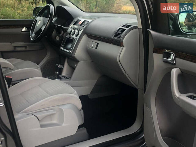 Сірий Фольксваген Туран, об'ємом двигуна 2 л та пробігом 254 тис. км за 6700 $, фото 41 на Automoto.ua