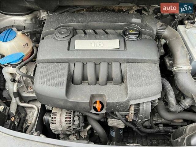 Серый Фольксваген Туран, объемом двигателя 1.6 л и пробегом 262 тыс. км за 6700 $, фото 27 на Automoto.ua