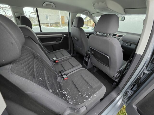 Серый Фольксваген Туран, объемом двигателя 1.4 л и пробегом 240 тыс. км за 5300 $, фото 5 на Automoto.ua