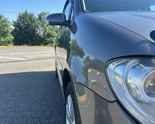 Сірий Фольксваген Туран, об'ємом двигуна 2 л та пробігом 240 тис. км за 7200 $, фото 5 на Automoto.ua