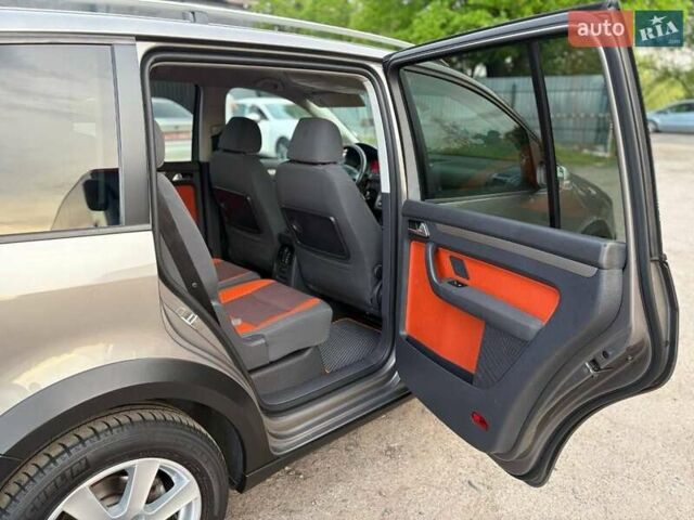 Серый Фольксваген Туран, объемом двигателя 1.39 л и пробегом 257 тыс. км за 7100 $, фото 15 на Automoto.ua