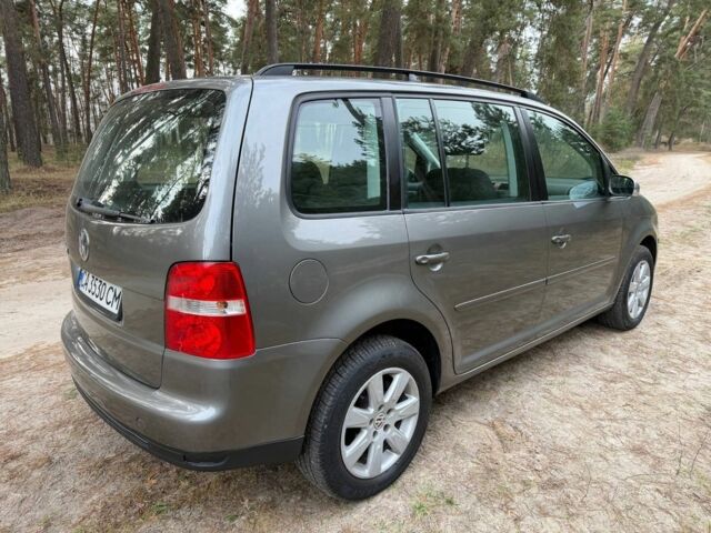 Серый Фольксваген Туран, объемом двигателя 1.6 л и пробегом 246 тыс. км за 5950 $, фото 2 на Automoto.ua