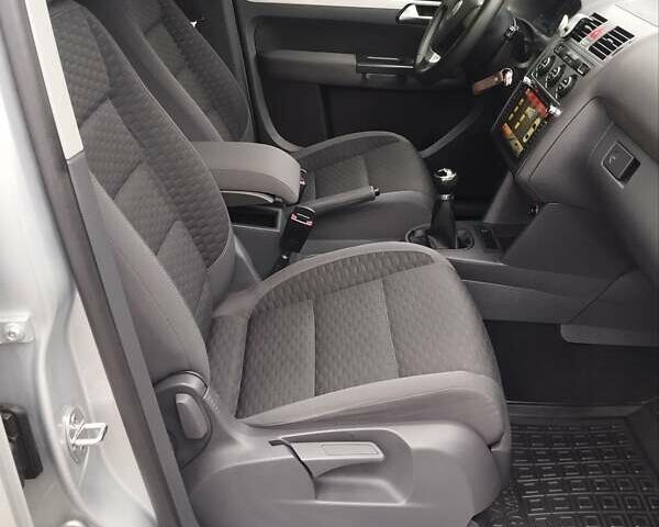 Серый Фольксваген Туран, объемом двигателя 1.6 л и пробегом 254 тыс. км за 7650 $, фото 30 на Automoto.ua