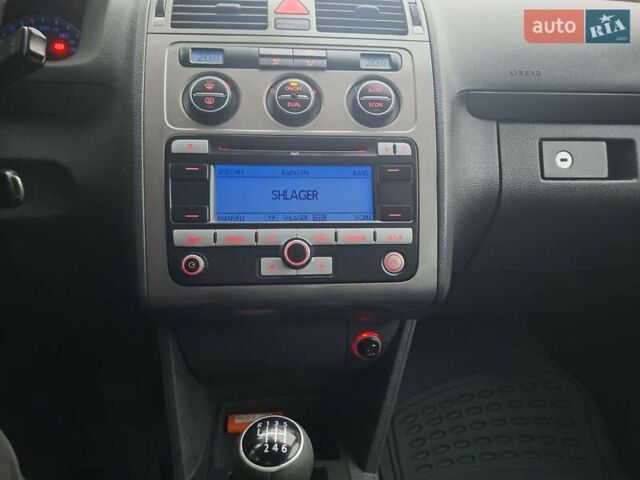 Сірий Фольксваген Туран, об'ємом двигуна 1.39 л та пробігом 295 тис. км за 6000 $, фото 11 на Automoto.ua