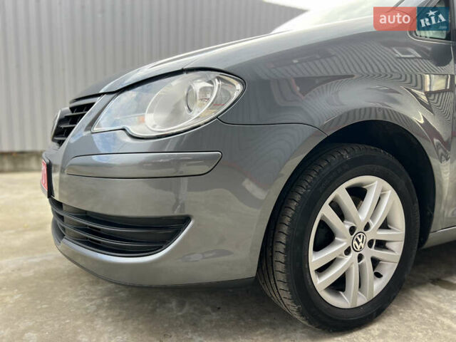 Серый Фольксваген Туран, объемом двигателя 1.6 л и пробегом 217 тыс. км за 8200 $, фото 10 на Automoto.ua