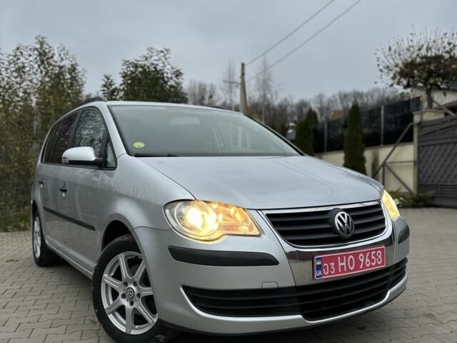 Серый Фольксваген Туран, объемом двигателя 1.6 л и пробегом 215 тыс. км за 6500 $, фото 6 на Automoto.ua