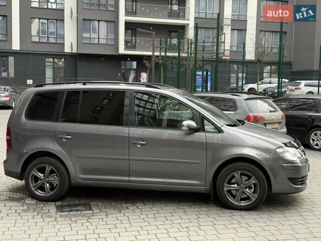 Серый Фольксваген Туран, объемом двигателя 1.9 л и пробегом 282 тыс. км за 6900 $, фото 9 на Automoto.ua