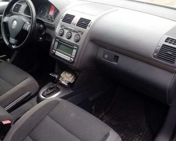 Серый Фольксваген Туран, объемом двигателя 2 л и пробегом 252 тыс. км за 6800 $, фото 12 на Automoto.ua