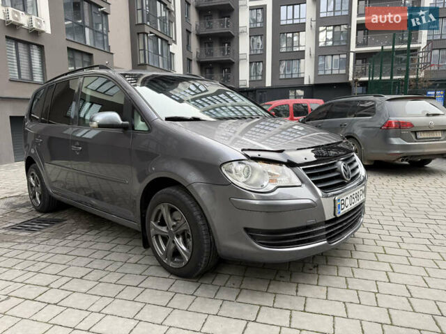 Серый Фольксваген Туран, объемом двигателя 1.9 л и пробегом 282 тыс. км за 6900 $, фото 12 на Automoto.ua