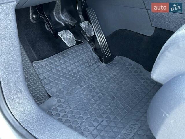 Сірий Фольксваген Туран, об'ємом двигуна 1.6 л та пробігом 230 тис. км за 6750 $, фото 75 на Automoto.ua