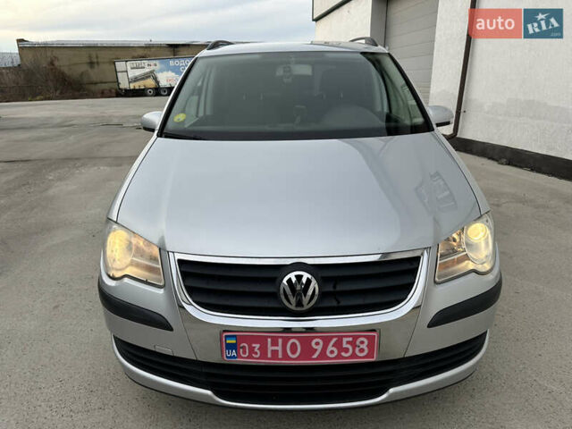 Серый Фольксваген Туран, объемом двигателя 1.6 л и пробегом 215 тыс. км за 6800 $, фото 22 на Automoto.ua