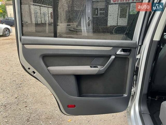 Серый Фольксваген Туран, объемом двигателя 1.6 л и пробегом 262 тыс. км за 6700 $, фото 12 на Automoto.ua