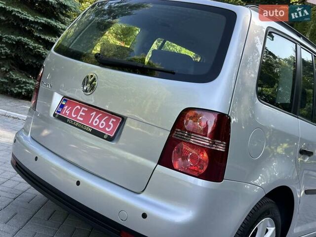 Сірий Фольксваген Туран, об'ємом двигуна 1.6 л та пробігом 230 тис. км за 6750 $, фото 27 на Automoto.ua