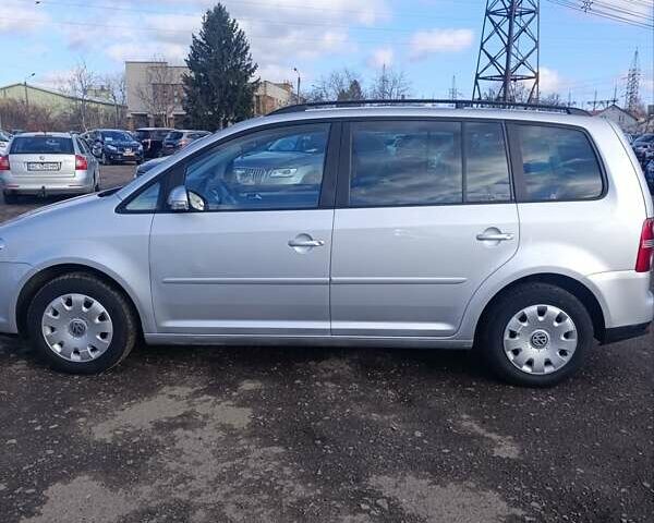 Серый Фольксваген Туран, объемом двигателя 1.6 л и пробегом 203 тыс. км за 6900 $, фото 5 на Automoto.ua