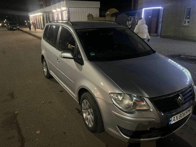 Серый Фольксваген Туран, объемом двигателя 1.9 л и пробегом 360 тыс. км за 6500 $, фото 2 на Automoto.ua