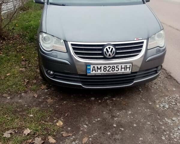Серый Фольксваген Туран, объемом двигателя 2 л и пробегом 252 тыс. км за 6800 $, фото 1 на Automoto.ua