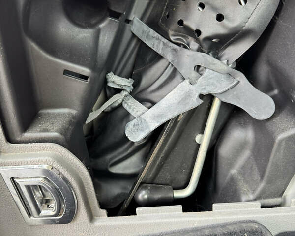 Серый Фольксваген Туран, объемом двигателя 1.6 л и пробегом 199 тыс. км за 7699 $, фото 35 на Automoto.ua