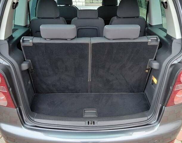 Серый Фольксваген Туран, объемом двигателя 1.6 л и пробегом 196 тыс. км за 7499 $, фото 23 на Automoto.ua