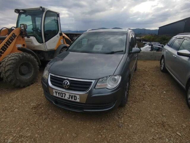 Серый Фольксваген Туран, объемом двигателя 1.9 л и пробегом 250 тыс. км за 3400 $, фото 2 на Automoto.ua