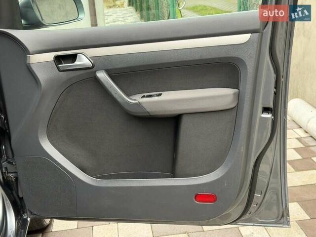 Серый Фольксваген Туран, объемом двигателя 1.6 л и пробегом 251 тыс. км за 6950 $, фото 44 на Automoto.ua