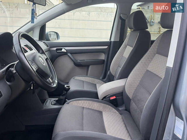 Сірий Фольксваген Туран, об'ємом двигуна 1.4 л та пробігом 48 тис. км за 8999 $, фото 44 на Automoto.ua